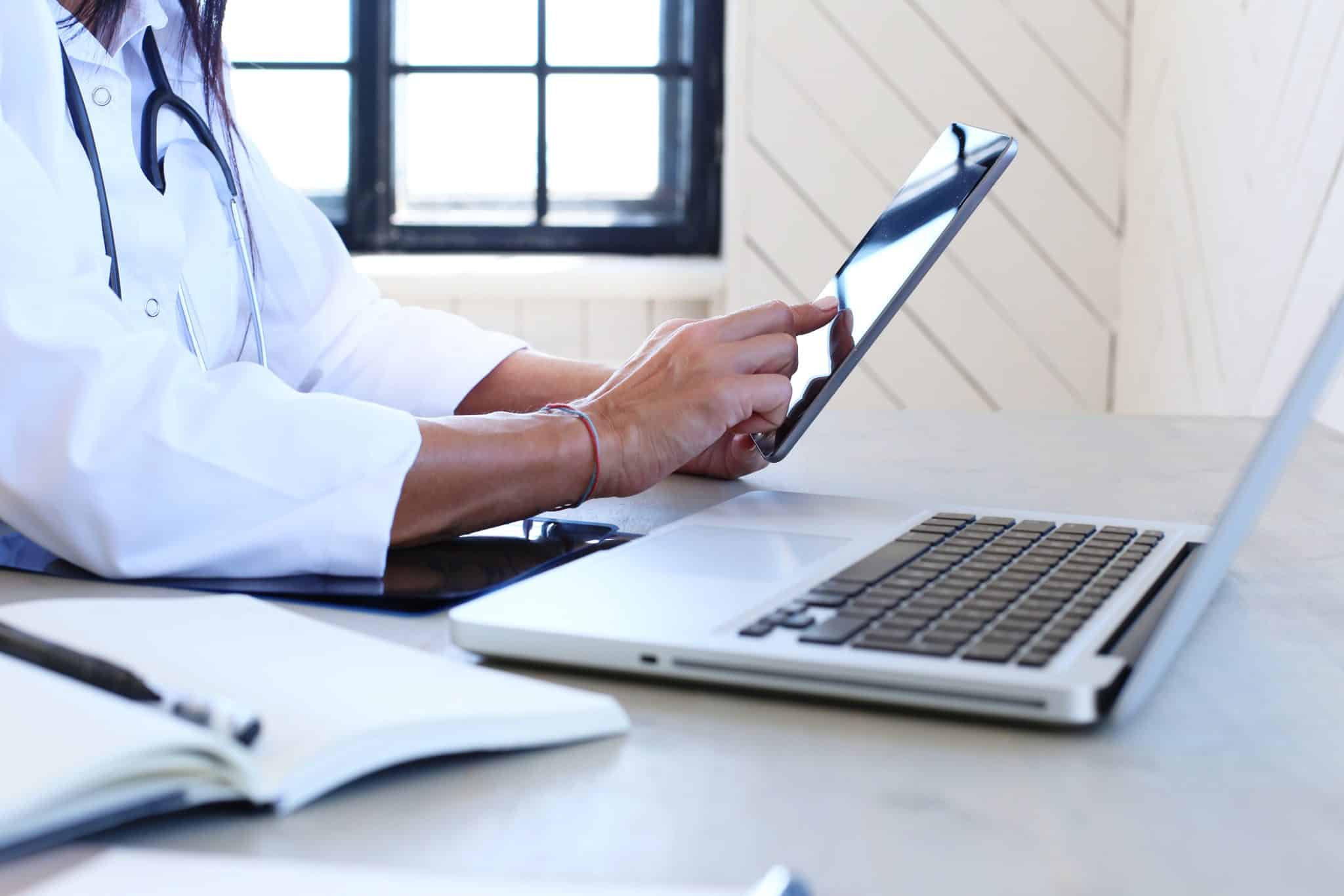 Visuel docteur tablette - article Wizcare